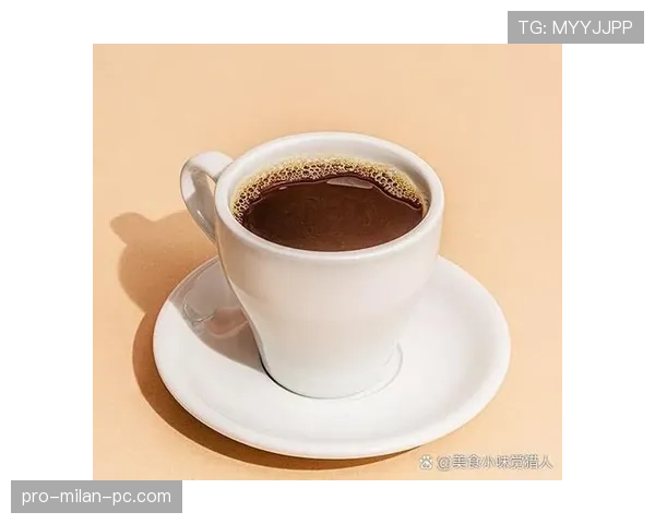 辛德胡这生活简直开挂了，训练室外她连咖啡都要讲究成艺术品？